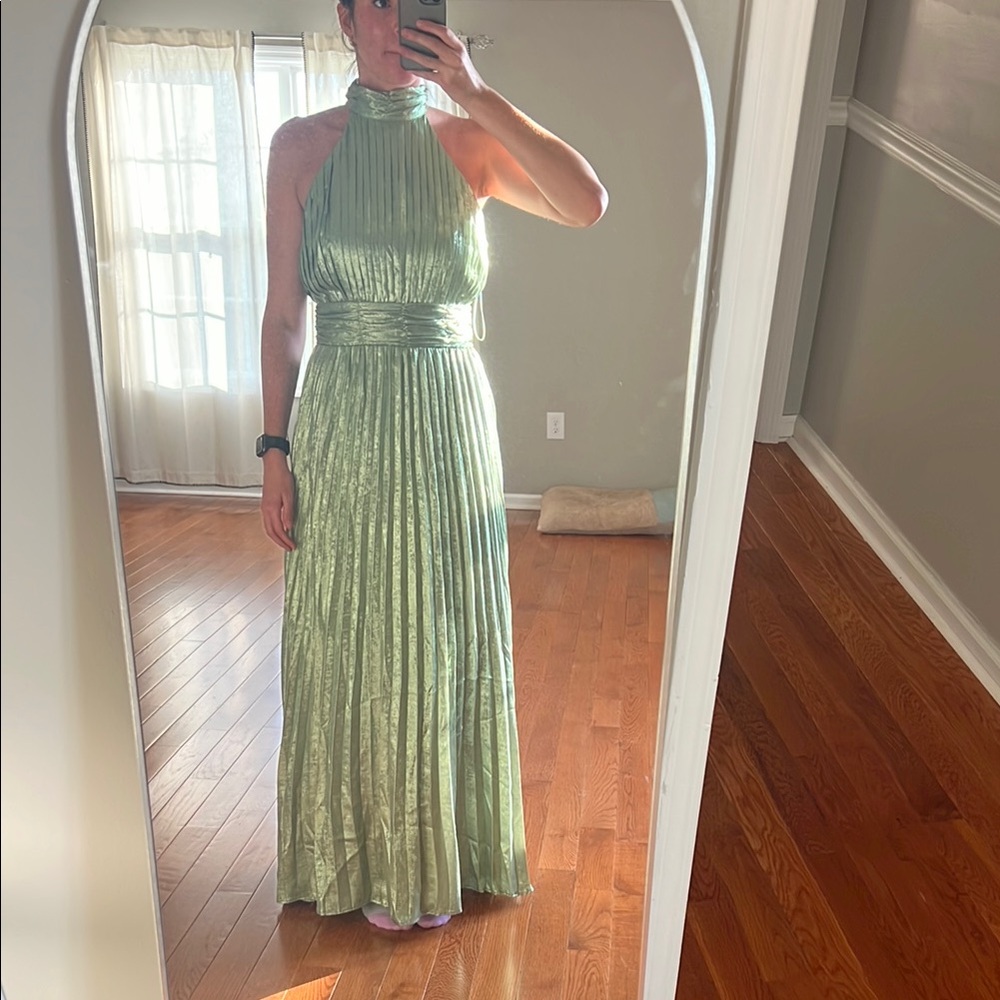 Elegant Green Halter Maxi Dress